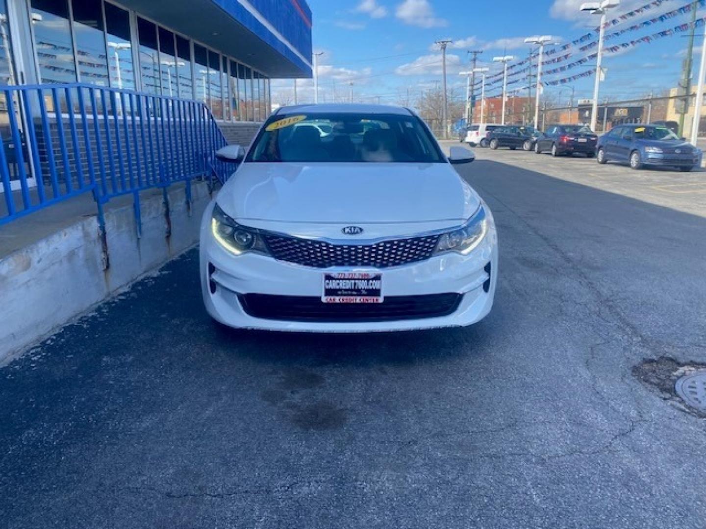 2016 WHITE Kia Optima EX (5XXGU4L33GG) with an 2.4L L4 DOHC 16V engine, 6A transmission, located at 7600 S Western Ave., Chicago, IL, 60620, (773) 918-3980, 0.000000, 0.000000 - Photo#2